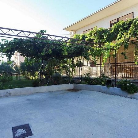 Apartments With A Parking Space Kastel Kambelovac, Kastela - 21997 المظهر الخارجي الصورة